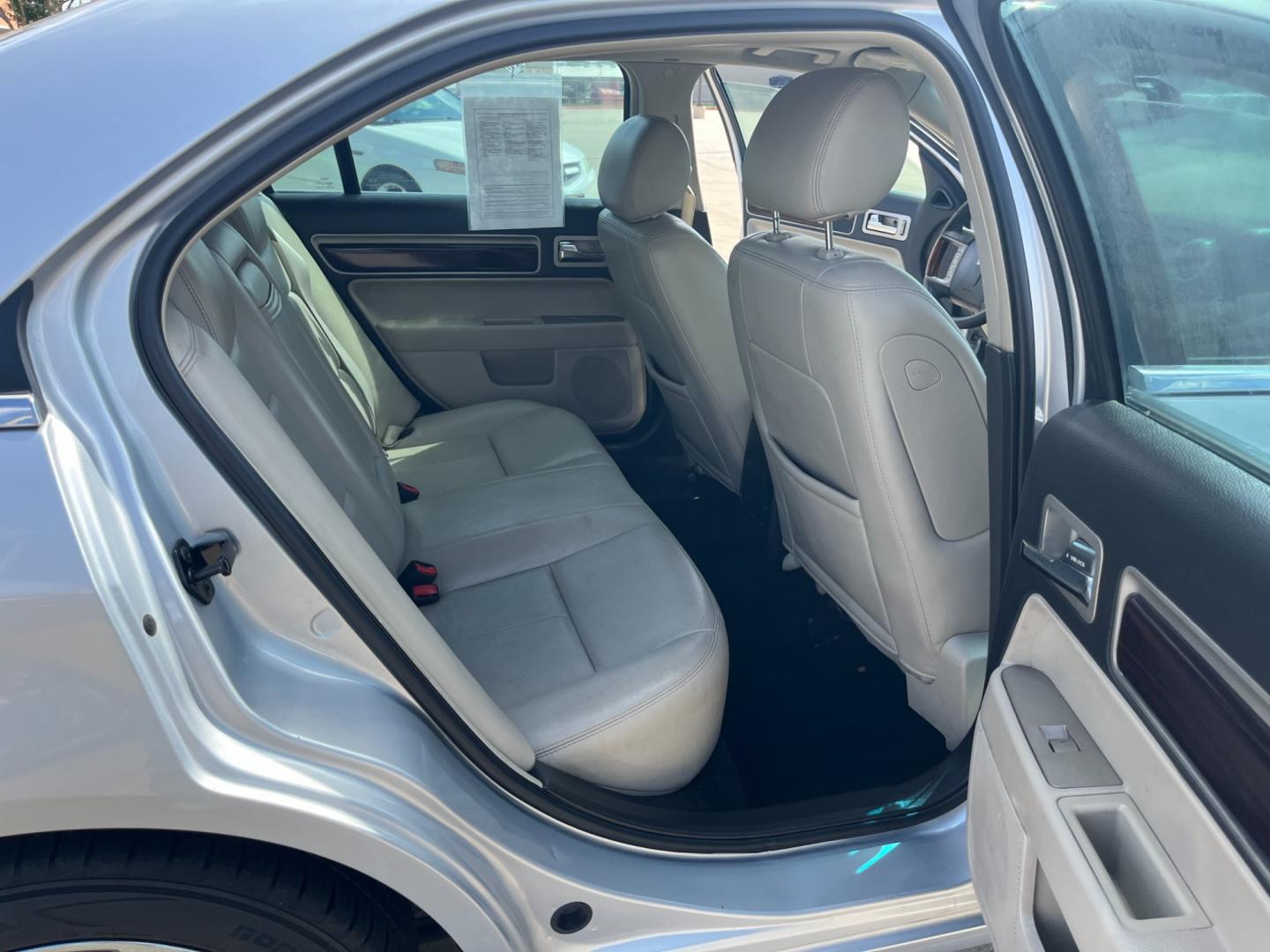 2006 SILVER /gray Lincoln Zephyr Base (3LNHM26146R) with an 3.0L V6 DOHC 24V engine, 6-Speed Automatic Overdrive transmission, located at 14700 Tomball Parkway 249, Houston, TX, 77086, (281) 444-2200, 29.928619, -95.504074 - Photo#12